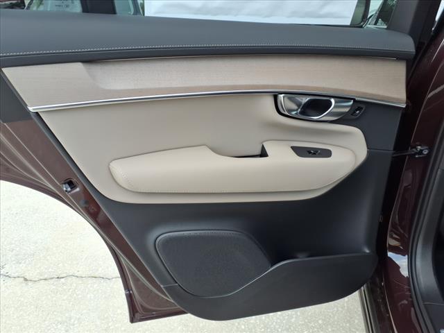 2025 Volvo XC90 T8 Core Bright Theme