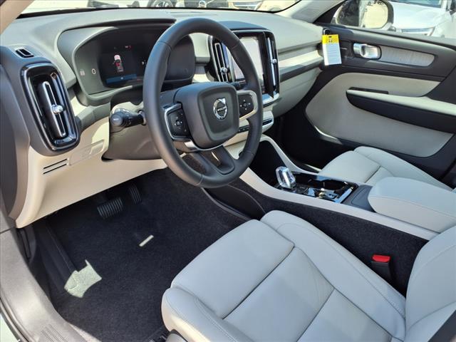 2026 Volvo XC40 B4 Plus Bright Theme