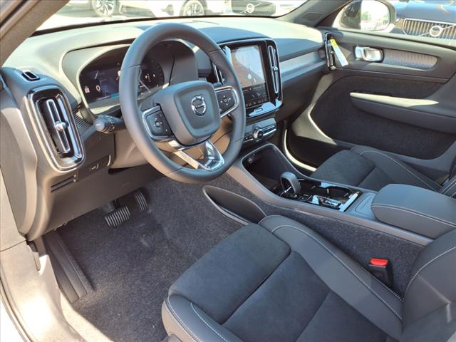 2026 Volvo XC40 B4 Plus Bright Theme