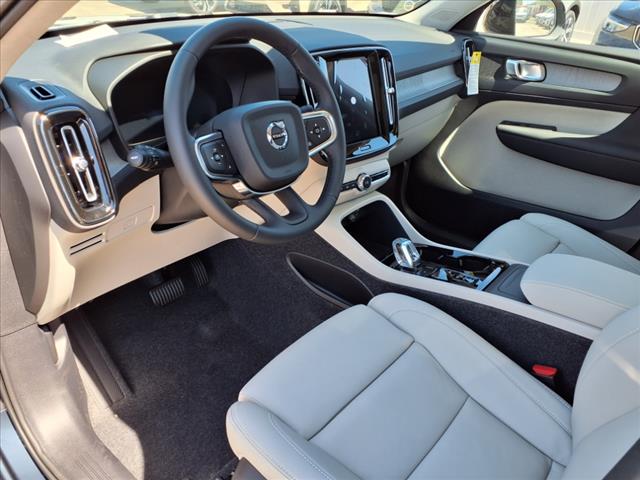 2026 Volvo XC40 B4 Plus Bright Theme