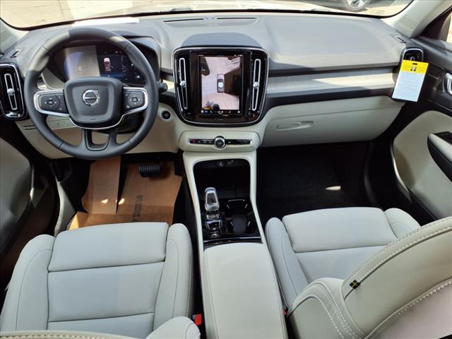2025 Volvo XC40 B5 Plus Dark Theme