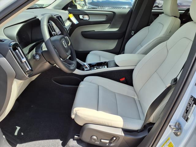 2026 Volvo XC40 B5 Plus Dark Theme