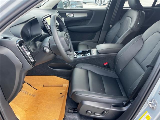 2025 Volvo XC40 B5 Plus Bright Theme