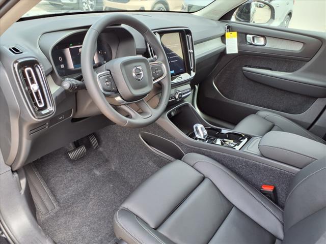 2025 Volvo XC40 B5 Plus Bright Theme