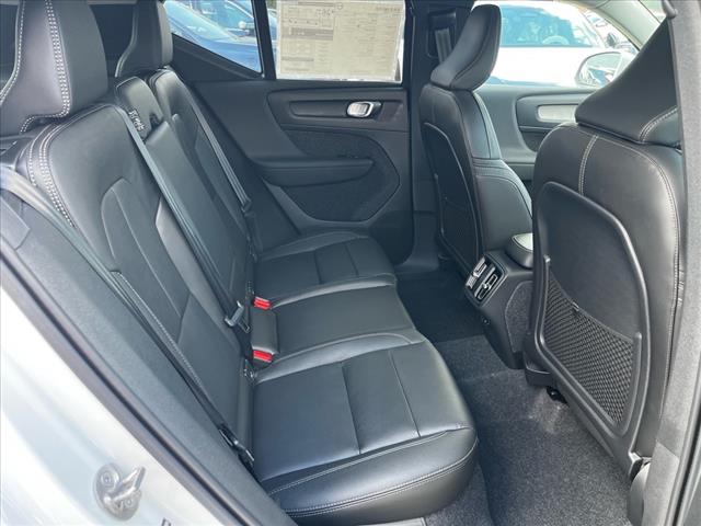 2025 Volvo XC40 B5 Plus Bright Theme