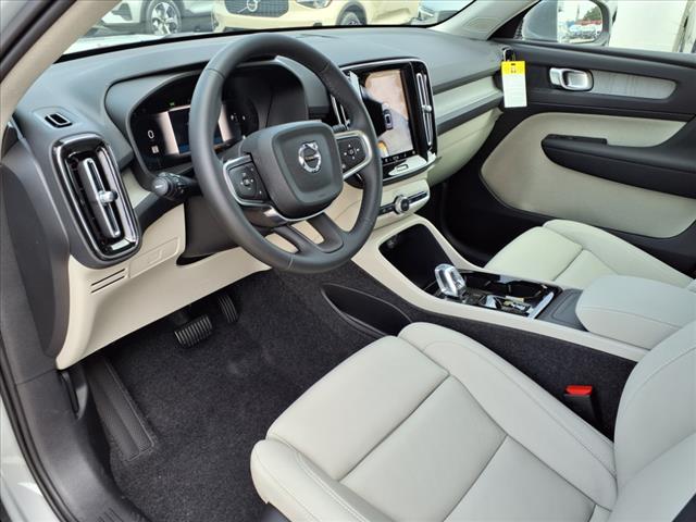 2025 Volvo XC40 B5 Plus Bright Theme