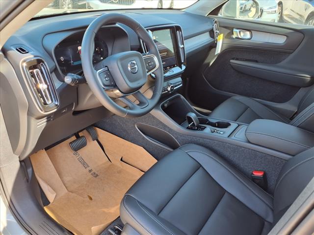 2025 Volvo XC40 B5 Core Bright Theme