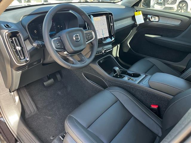 2025 Volvo XC40 B5 Core Bright Theme