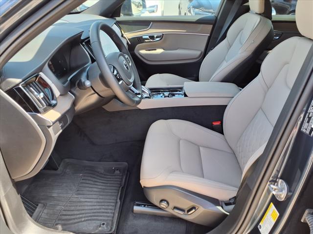 2025 Volvo XC90 B5 Core Bright Theme