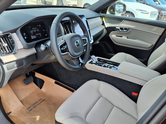 2025 Volvo XC90 B5 Core Bright Theme