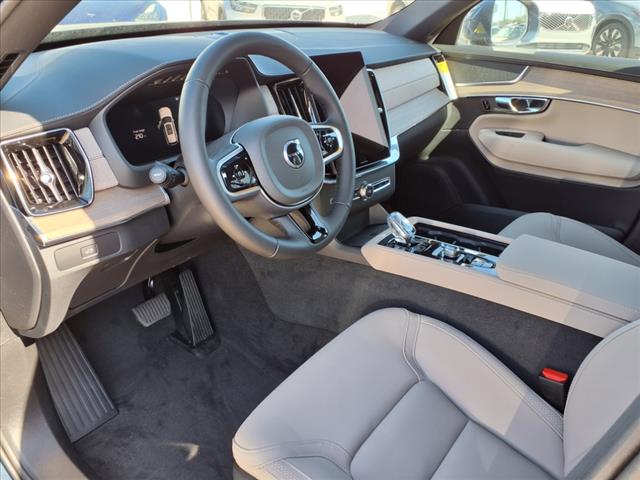 2025 Volvo XC90 B5 Core Bright Theme