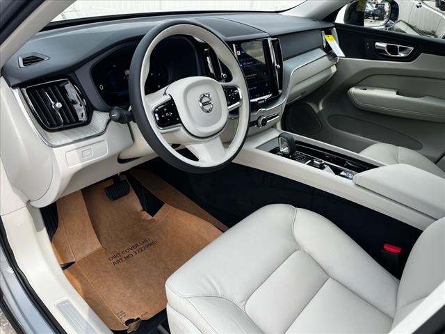 2025 Volvo XC60 B5 Plus Dark Theme