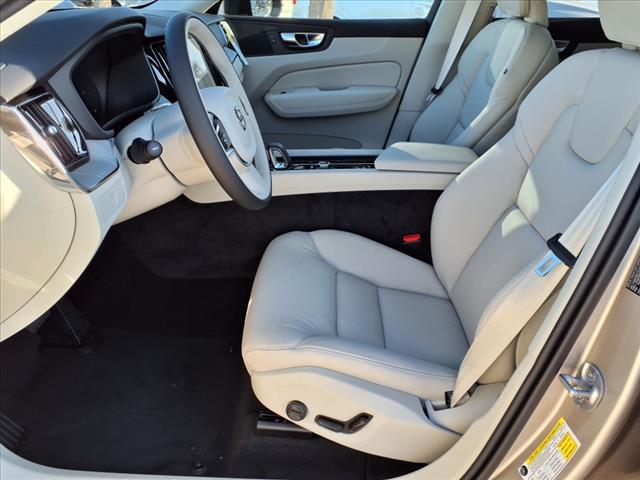 2025 Volvo XC60 B5 Plus Dark Theme
