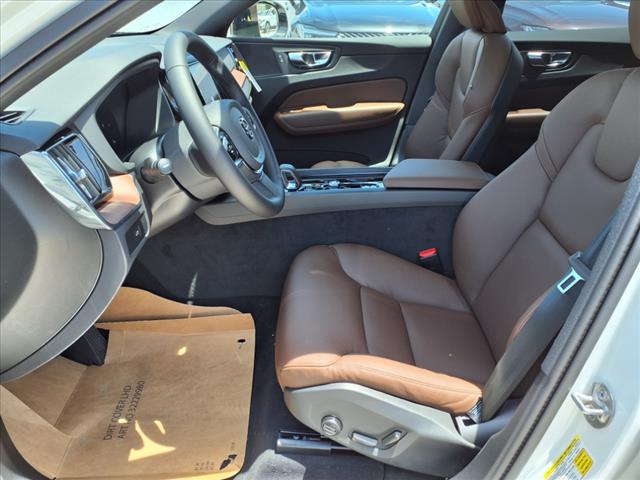 2025 Volvo XC60 B5 Plus Dark Theme