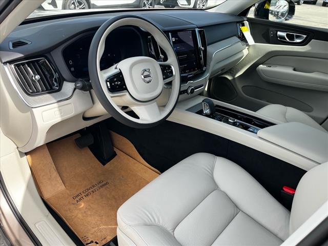 2025 Volvo XC60 B5 Plus Dark Theme