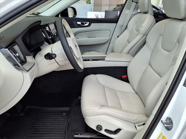 2025 Volvo XC60 B5 Plus Dark Theme