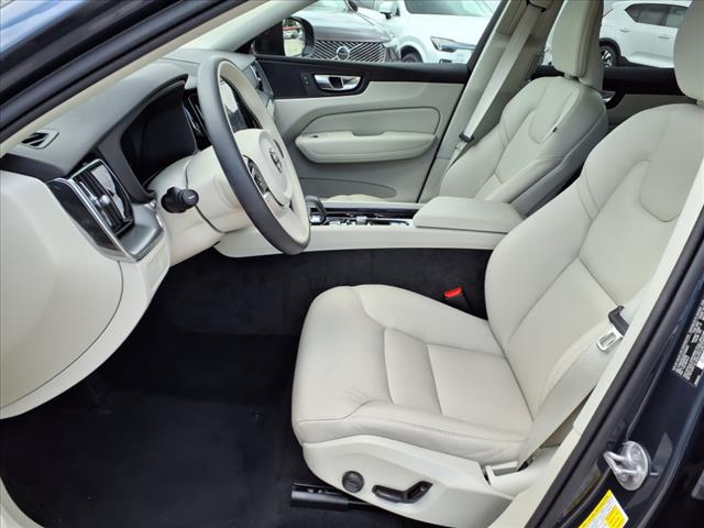 2025 Volvo XC60 B5 Core Dark Theme