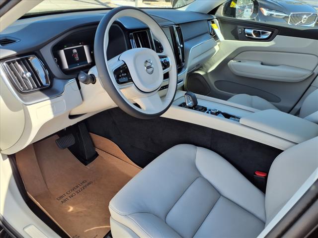 2025 Volvo XC60 B5 Core Dark Theme