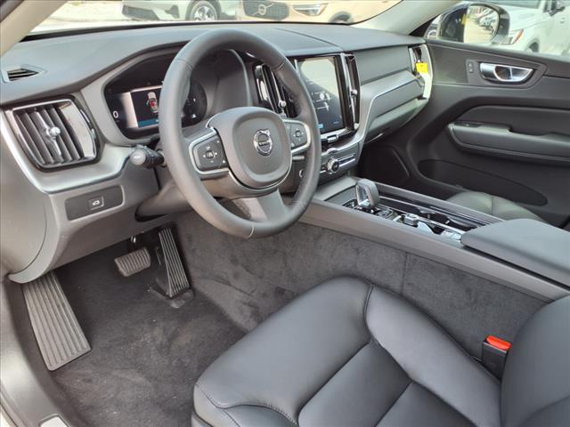 2025 Volvo XC60 B5 Core Dark Theme