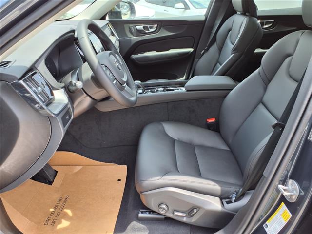 2025 Volvo XC60 B5 Core Dark Theme