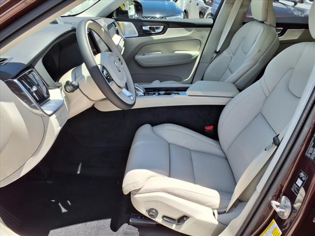 2026 Volvo XC60 B5 Ultra Dark Theme