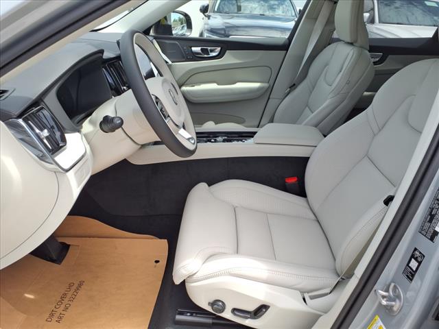 2026 Volvo XC60 B5 Ultra Dark Theme