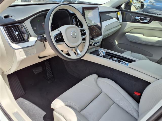2026 Volvo XC60 B5 Ultra Dark Theme