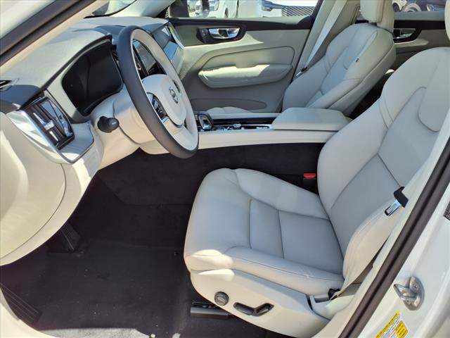 2025 Volvo XC60 T8 Plus Dark Theme