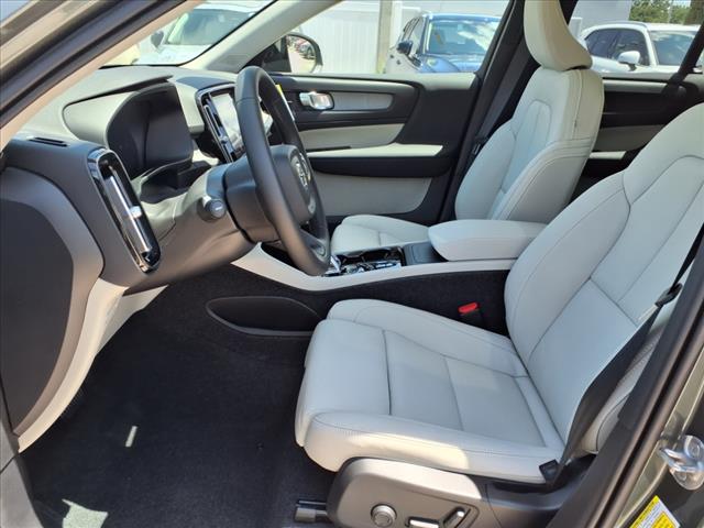 2026 Volvo XC40 B4 Plus Bright Theme
