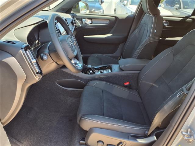 2026 Volvo XC40 B4 Plus Bright Theme
