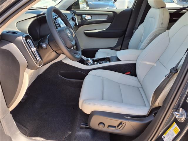 2026 Volvo XC40 B4 Plus Bright Theme