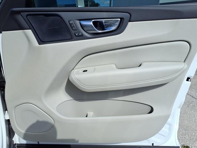 2023 Volvo XC60 B5 Ultimate Bright Theme