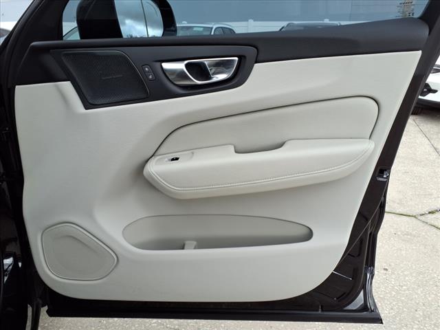 2022 Volvo XC60 B5 Momentum
