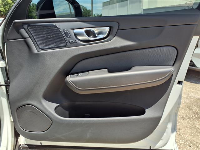 2022 Volvo XC60 B5 R-Design