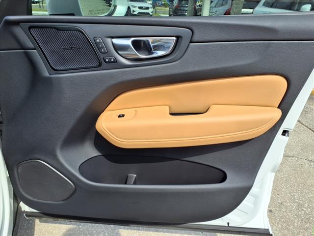 2023 Volvo XC60 B5 Ultimate Bright Theme