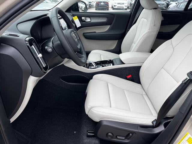 2025 Volvo XC40 B5 Plus Dark Theme