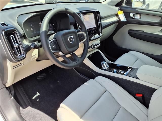 2026 Volvo XC40 B5 Plus Dark Theme