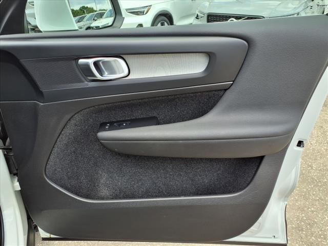 2024 Volvo XC40 B5 Plus Bright Theme