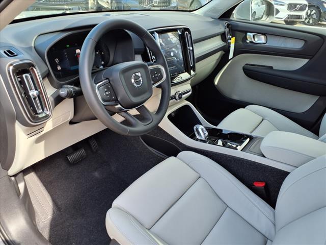2025 Volvo XC40 B5 Plus Bright Theme