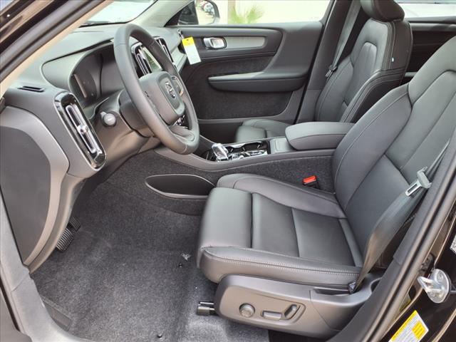 2025 Volvo XC40 B5 Plus Bright Theme