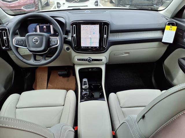 2025 Volvo XC40 B5 Plus Bright Theme