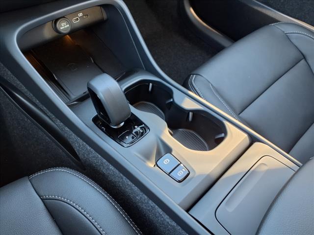2025 Volvo XC40 B5 Core Bright Theme