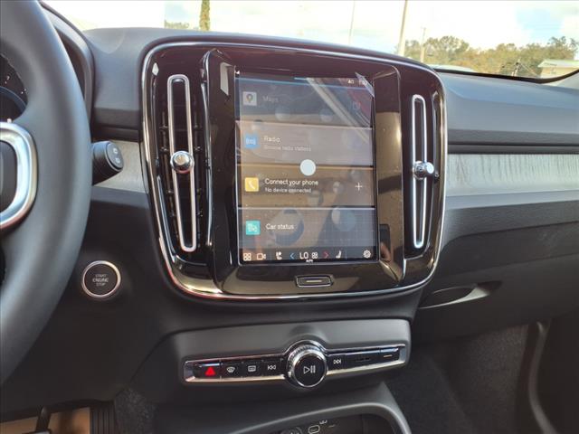 2025 Volvo XC40 B5 Core Bright Theme