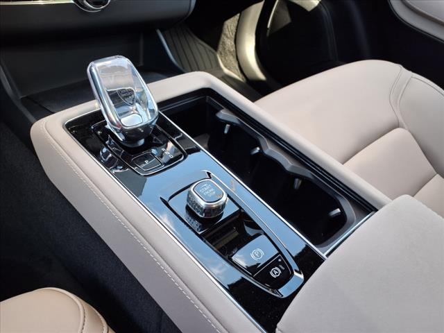 2025 Volvo XC90 B5 Core Bright Theme