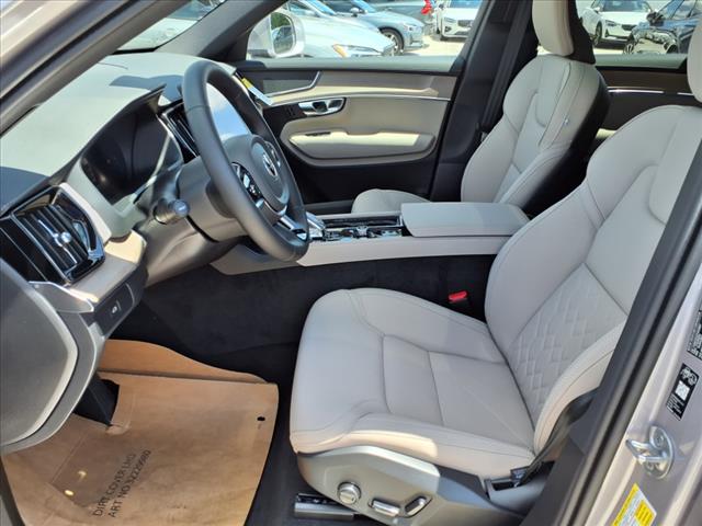 2026 Volvo XC90 B5 Core Bright Theme