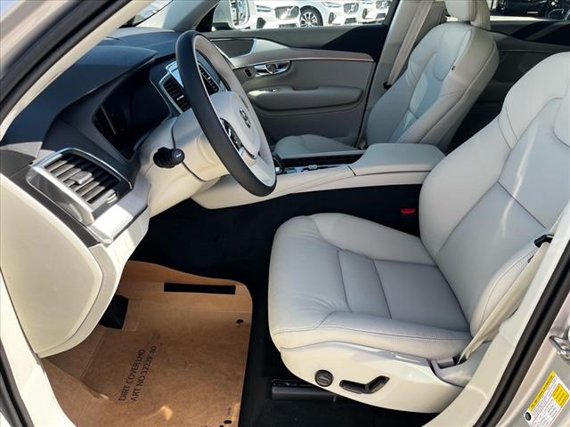 2025 Volvo XC90 B5 Core Bright Theme