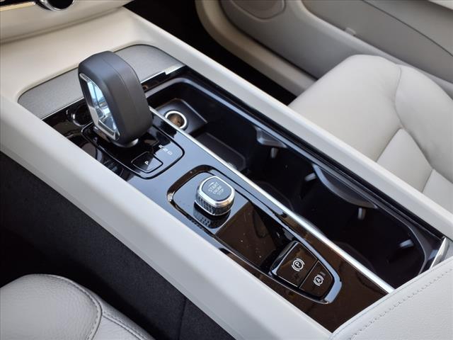 2025 Volvo XC60 B5 Plus Dark Theme