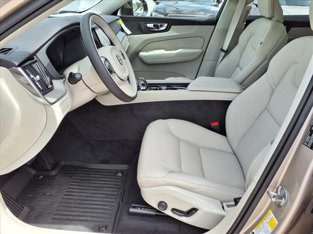 2025 Volvo XC60 B5 Plus Dark Theme
