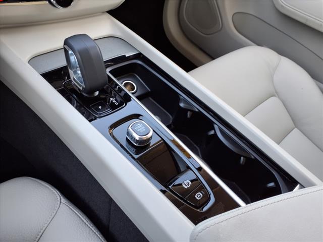 2025 Volvo XC60 B5 Plus Dark Theme