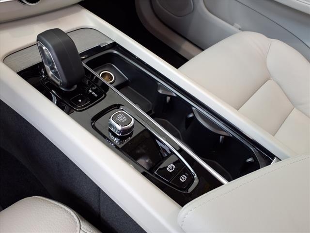 2025 Volvo XC60 B5 Plus Dark Theme